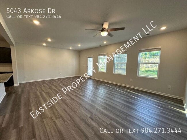 Building Photo - 5043 Arkose Dr