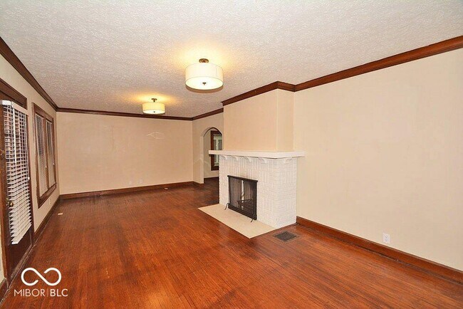 Building Photo - 4905 Broadway St