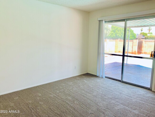 Building Photo - 1004 E Riviera Dr