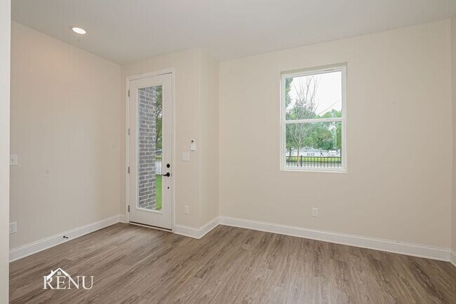 Building Photo - 5761 Sofias Cir