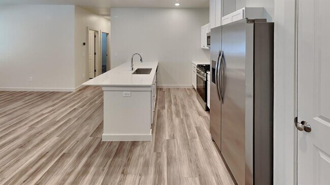 Building Photo - 3801 N Divis Ave