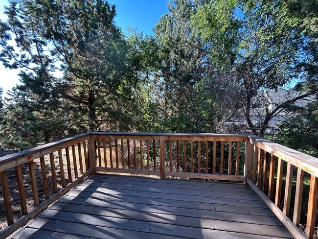 Building Photo - 1073 NE Hidden Valley Dr