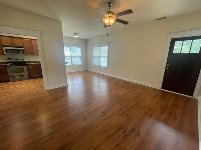 Building Photo - PRE-LEASING FOR AUGUST 2025!