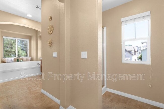 Building Photo - 40281 Salem Way