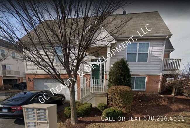 Primary Photo - *** END UNIT TOWNHOUSE / W&D IN UNIT / PET...