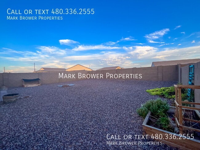 Building Photo - 5223 E Diatomite Dr