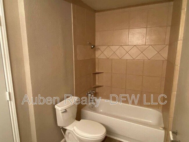 Building Photo - 319 SE 3rd St