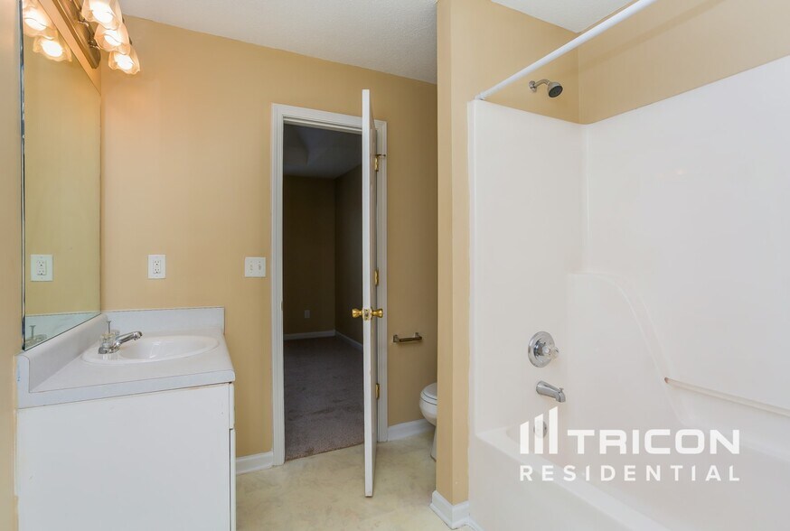 Building Photo - 1420 Spring Hill Run