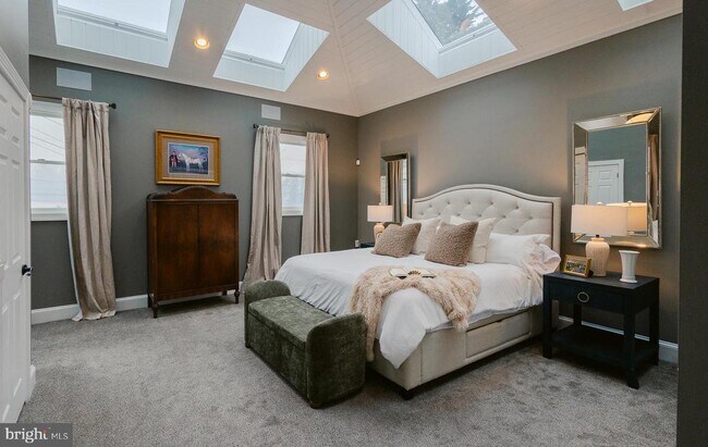 Building Photo - 15841 York Rd