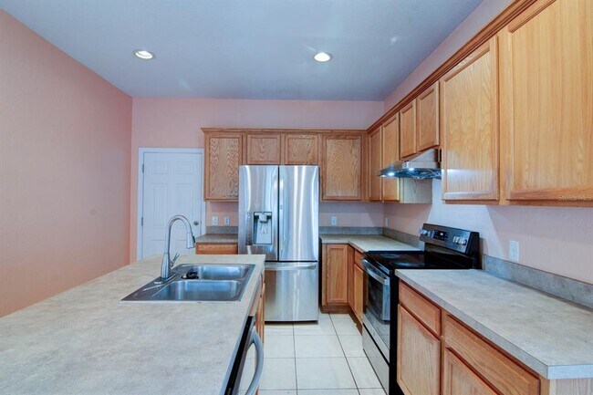 Building Photo - 5075 SW 40th Pl