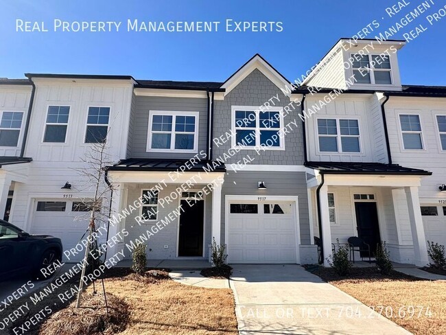 Building Photo - Charming 3BR/2.5BA Townhouse in Charlotte!