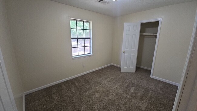 Building Photo - 1097 Live Oak Dr