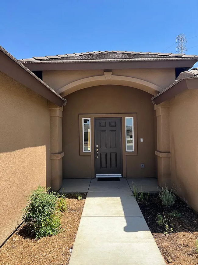 Building Photo - Newer Single Family Home in Northeast Bake...