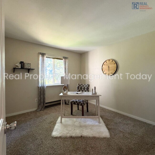 Building Photo - 2 Bedroom Condo in Tacoma!