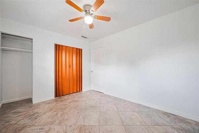 Building Photo - 227 N Austin Dr
