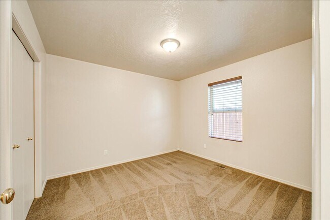 Building Photo - SW Boise Single Level Charmer!