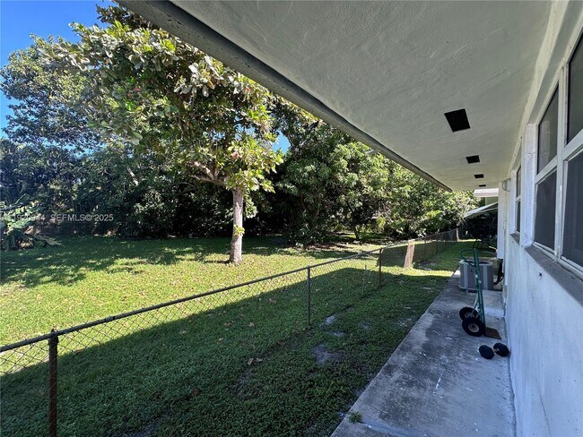 Building Photo - 2436 Van Buren St