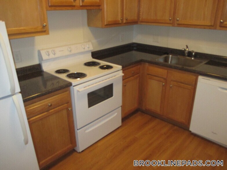 Primary Photo - 312 Tappan St