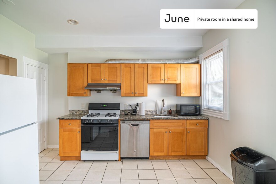 Building Photo - Room in Shared 6 bed/2 bath home in Allston