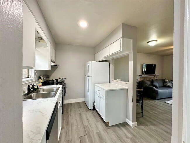 Building Photo - 4120 Hartt St