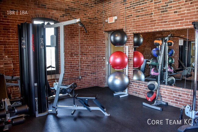 Building Photo - 382 W 22nd St