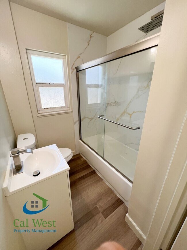 Building Photo - $2,495 - UPDATED 2 bedrooms/1 bathroom Upstairs Unit near Rose Garden!