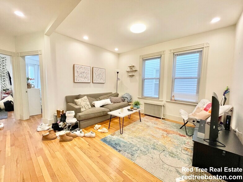 Primary Photo - 145 L St