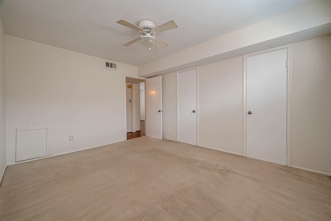 Building Photo - 6402 Del Monte Dr