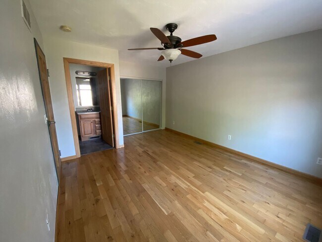 Building Photo - 1118 Lafayette - 4 Bed/4.5 Bath Unit Near ...