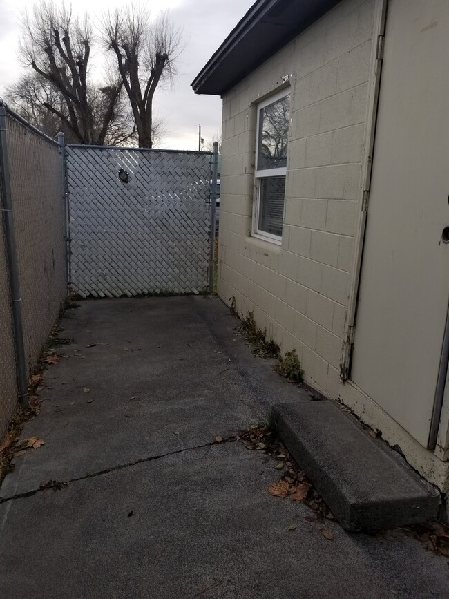 Building Photo - 326 3rd Ave SE