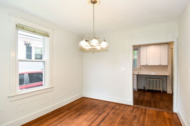 Building Photo - 633 24th St S