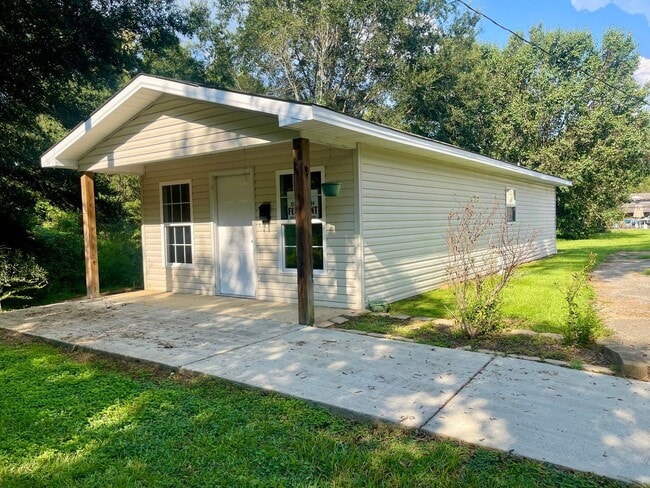 Building Photo - Cute 1 Bed 1 Bath Home Available! Call to ...