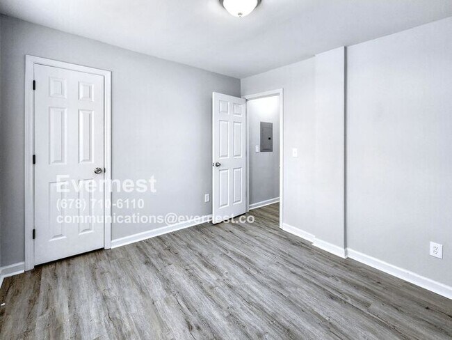 Building Photo - 1827 Belcher Pl SW