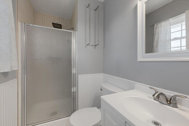 Building Photo - **3 Bedroom with a non-conforming and 2.5 bathrooms in Millard**