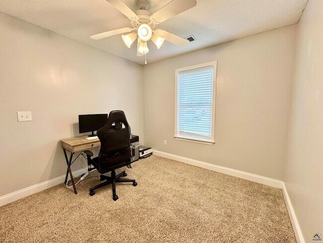 Building Photo - 508 Covington Cove