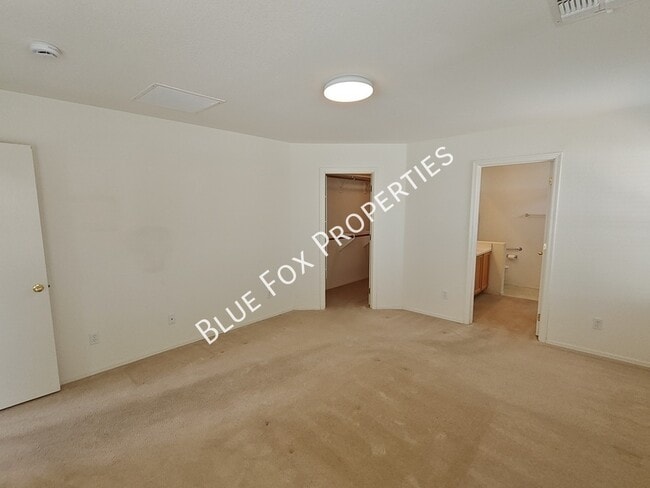 Building Photo - 7862 W Sacramento Hill Dr