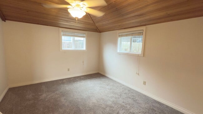 Building Photo - 803 6th Ave