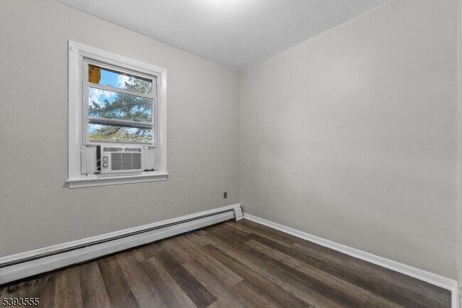 Building Photo - 14 Brookwood Dr