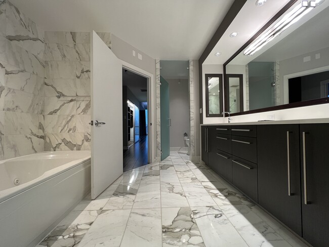 Building Photo - 1201 S Prairie Ave