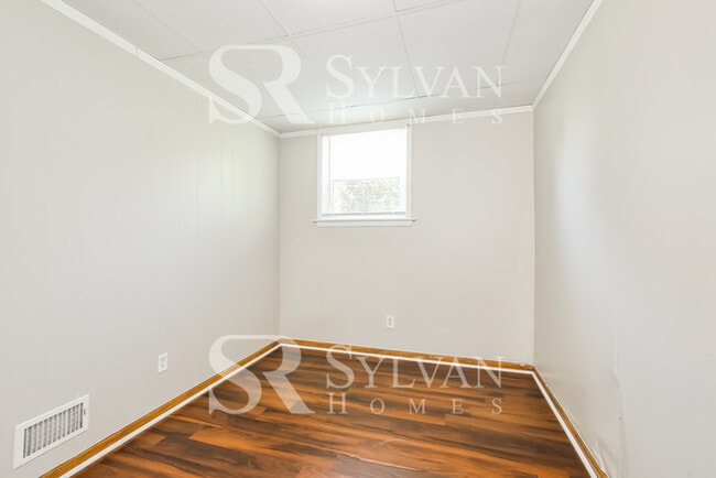 Building Photo - Spacious 4 bedroom updated home!