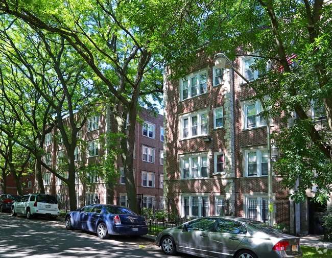 Building Photo - 7340 N Damen Ave