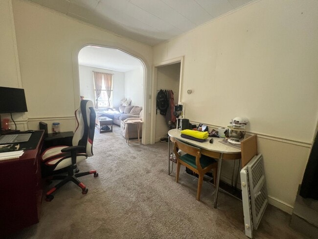 Building Photo - 2-bedroom, 1.5-bathroom home located in th...