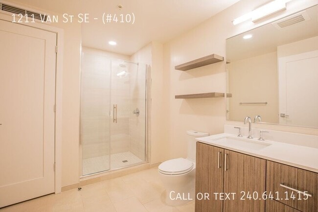 Building Photo - 1211 Van St SE