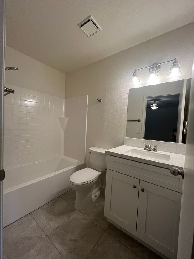 Building Photo - 007