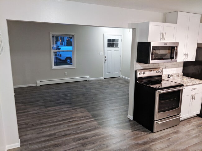 Building Photo - 501/503