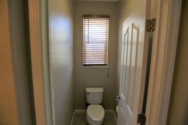 Building Photo - Gorgeous Home located in the heart of Patt...
