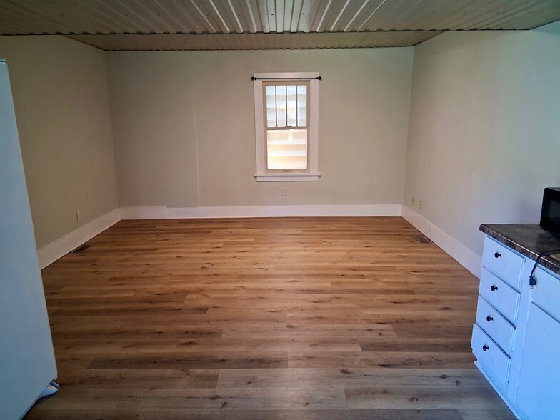 Living Room - 334 Gwinn Ave