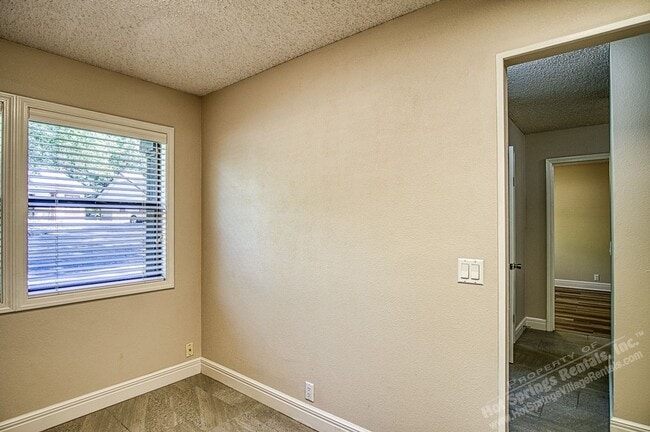 Building Photo - West Gate Area | LaCoruna Courts| Townhome | Unfurnished