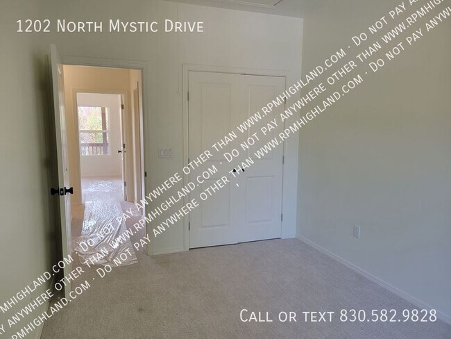 Building Photo - 1202 Mystic Dr