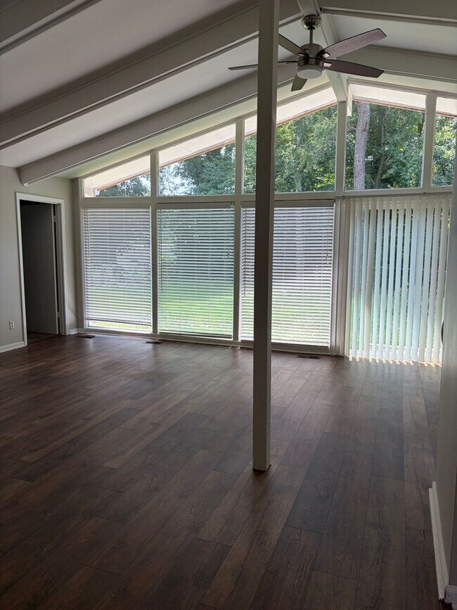 Building Photo - Move-In Ready 4BR/3BA Home with Spacious Layout & Large Yard